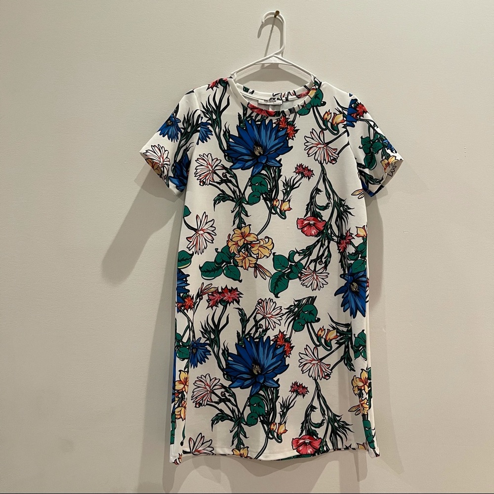 Zara White Flower/Floral Tshirt Dress